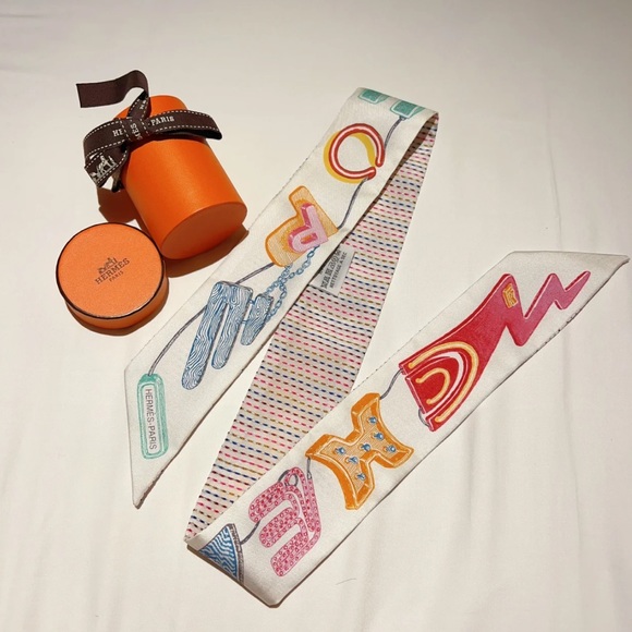 Host pick💕Hermes Chevaloscope Pointille Twilly - Perfect gift 🎁 - Picture 8 of 10